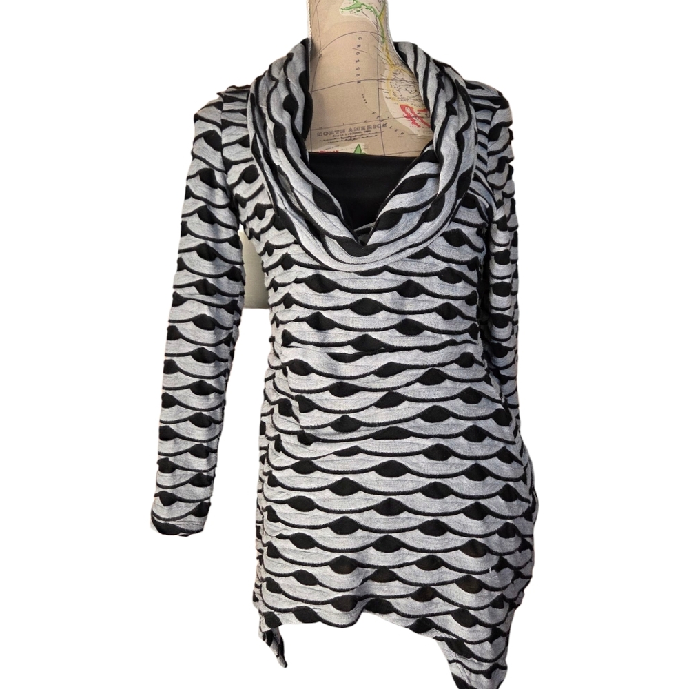 Frank Lyman Design Size 6 Gray Black Cowlneck Scaled Asymmetric Sweater Vintage